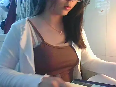 Linzly online show from December 17, 2:50 am