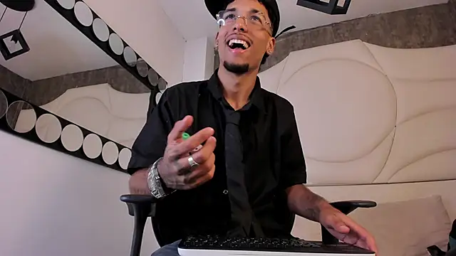 Thiagoferreti online show from October 2, 3:46 am