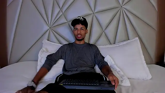 Thiagoferreti online show from November 3, 9:27 pm