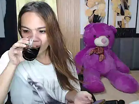 Snapshot of Raffa_ella69 chatting on November 18, 5:45 am Raffa ella69 online show from November 18, 5:45 am