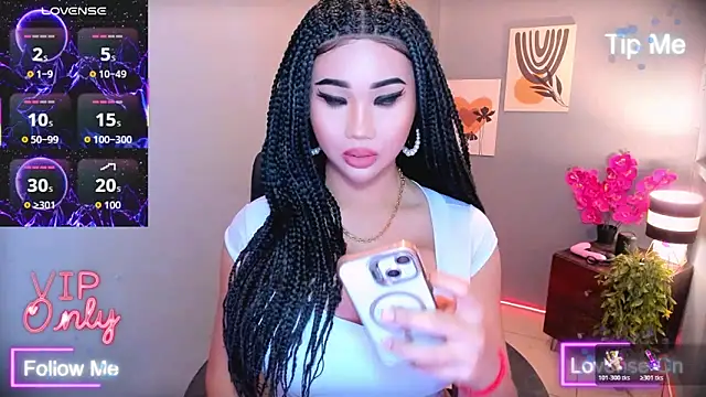 TriciaCumLoader online show from January 17, 8:30 am