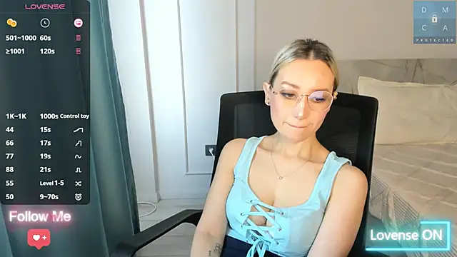 Snapshot of MinaDiamondd chatting on October 6, 3:15 am MinaDiamondd online show from October 6, 3:15 am