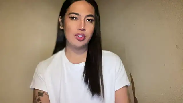 Snapshot of fallon_empress143 chatting on September 15, 4:12 am fallon empress143 online show from September 15, 4:12 am