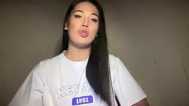 Snapshot of fallon_empress143 chatting on September 29, 4:28 am fallon empress143 online show from September 29, 4:28 am