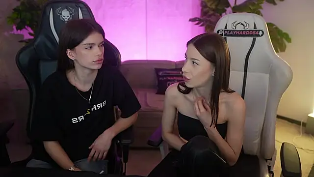 Selena Glow online show from March 25, 7:20 pm