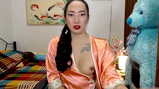 Snapshot of LovelyQueen69 chatting on September 18, 9:33 am LovelyQueen69 online show from September 18, 9:33 am