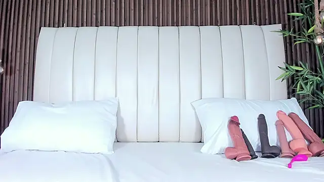 Snapshot of SandraMilerr chatting on October 31, 4:13 am SandraMilerr online show from October 31, 4:13 am