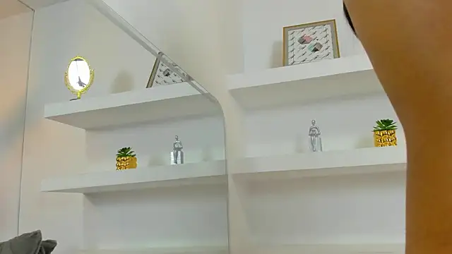 Snapshot of IsabellaMonet chatting on October 3, 7:11 pm IsabellaMonet online show from October 3, 7:11 pm