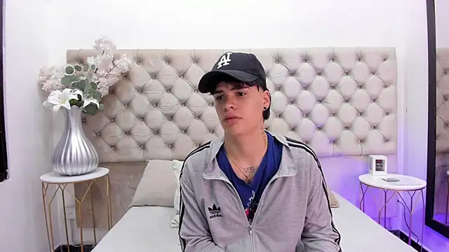 Snapshot of BenitoSaenz chatting on November 5, 10:26 am BenitoSaenz online show from November 5, 10:26 am