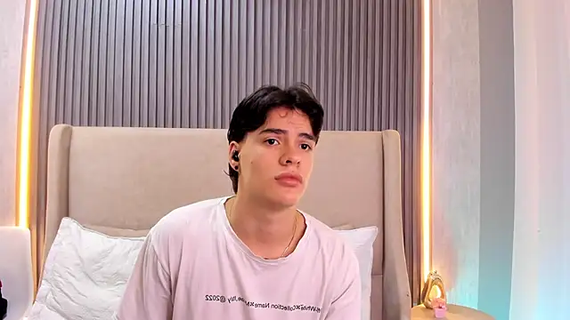 Snapshot of BenitoSaenz chatting on November 14, 10:36 am BenitoSaenz online show from November 14, 10:36 am