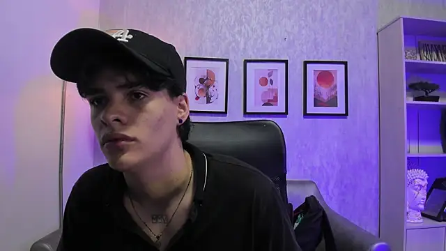 Snapshot of BenitoSaenz chatting on December 2, 11:59 am BenitoSaenz online show from December 2, 11:59 am