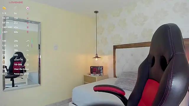 IRISCLARK1 online show from November 8, 7:34 pm