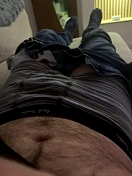 Snapshot of leroy9501 chatting on November 12, 1:06 am leroy9501 online show from November 12, 1:06 am