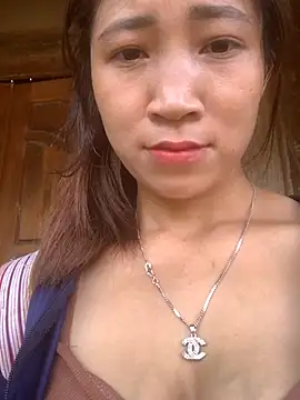 Snapshot of ThiHa003 chatting on October 3, 2:19 am ThiHa003 online show from October 3, 2:19 am