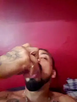 Snapshot of Cnutt310 chatting on October 6, 10:51 pm Cnutt310 online show from October 6, 10:51 pm