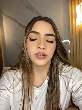 Snapshot of KYLIE_JONES6 chatting on October 27, 3:10 am KYLIE JONES6 online show from October 27, 3:10 am