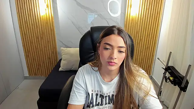 Snapshot of KYLIE_JONES6 chatting on October 28, 3:10 am KYLIE JONES6 online show from October 28, 3:10 am