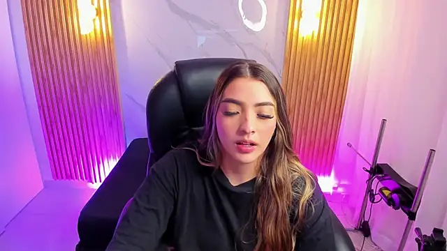 Snapshot of KYLIE_JONES6 chatting on November 10, 3:05 am KYLIE JONES6 online show from November 10, 3:05 am