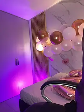 Snapshot of KYLIE_JONES6 chatting on November 20, 12:11 am KYLIE JONES6 online show from November 20, 12:11 am