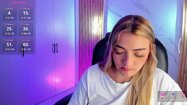 Snapshot of KYLIE_JONES6 chatting on November 24, 3:06 am KYLIE JONES6 online show from November 24, 3:06 am