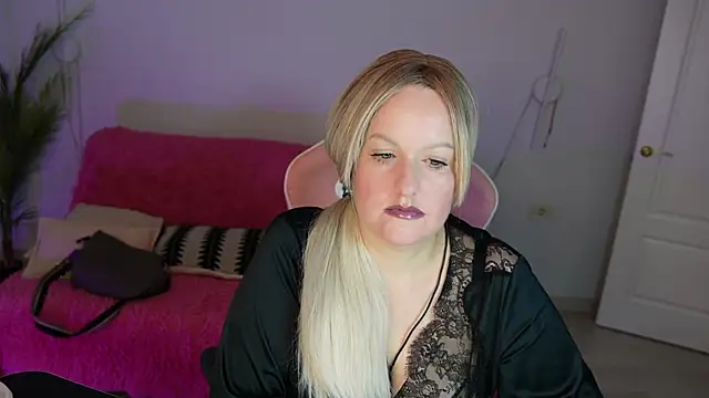 MariemLui online show from October 9, 10:35 am