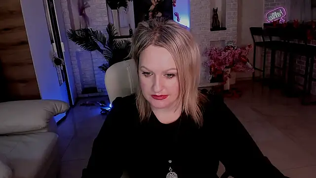 MariemLui online show from November 3, 1:45 pm