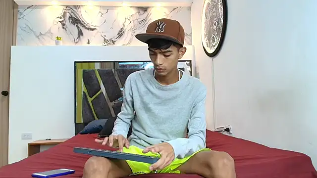 PRETTY SEX1 online show from September 17, 7:10 am