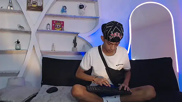 PRETTY SEX1 online show from October 18, 1:12 pm