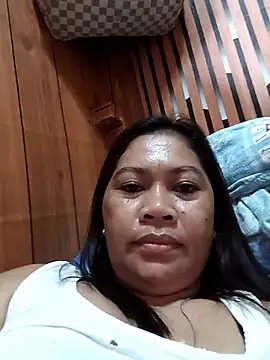 Snapshot of sexybitch_02 chatting on November 8, 11:25 pm sexybitch 02 online show from November 8, 11:25 pm