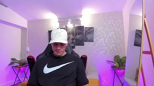 Snapshot of nils_saint chatting on November 9, 4:33 am nils saint online show from November 9, 4:33 am