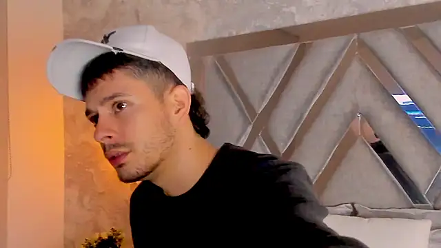 Snapshot of nils_saint chatting on November 18, 4:39 am nils saint online show from November 18, 4:39 am