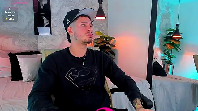 Snapshot of nils_saint chatting on December 1, 2:16 am nils saint online show from December 1, 2:16 am