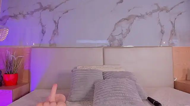 ValSmith  online show from September 12, 4:01 am