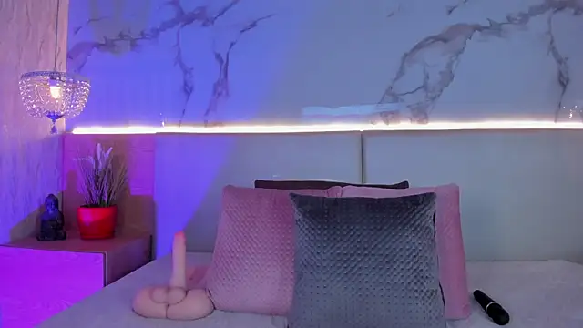 ValSmith  online show from October 10, 4:00 am