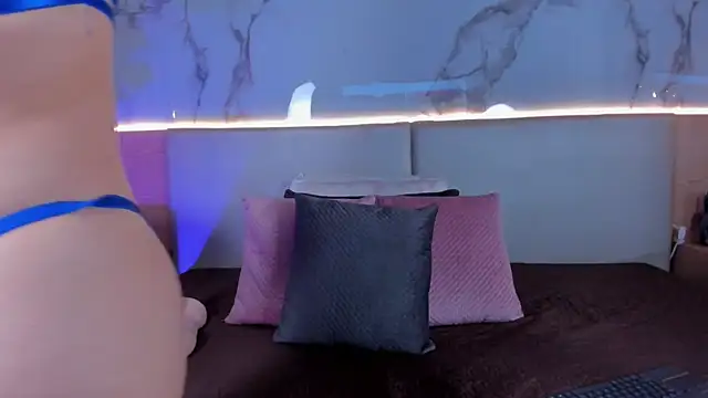 ValSmith  online show from October 16, 3:51 am