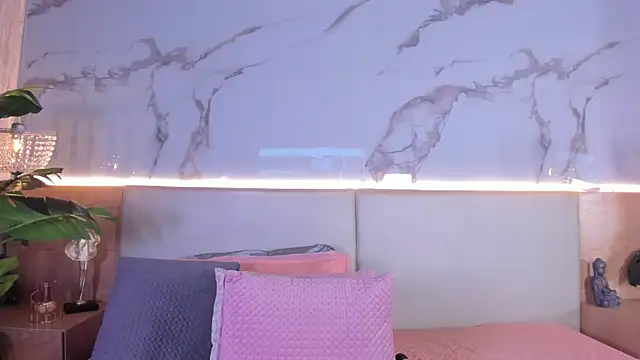 ValSmith  online show from April 22, 4:04 am