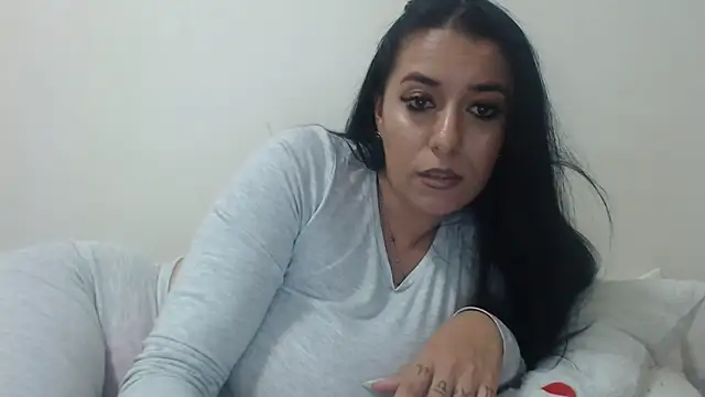 Snapshot of Maryem637048 chatting on November 4, 3:11 pm Maryem637048 online show from November 4, 3:11 pm