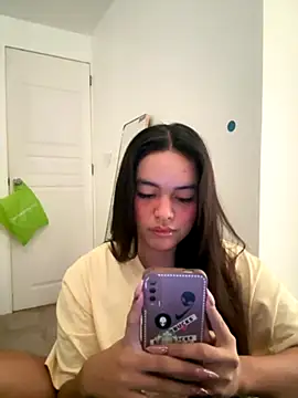 Snapshot of urasianlady chatting on October 23, 6:34 am urasianlady online show from October 23, 6:34 am