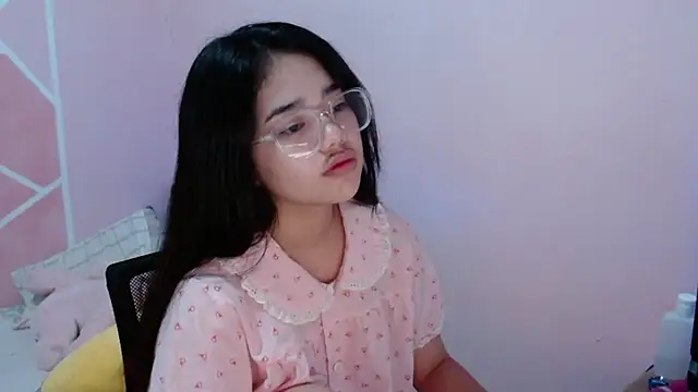 aaliyah walker online show from November 17, 11:49 am