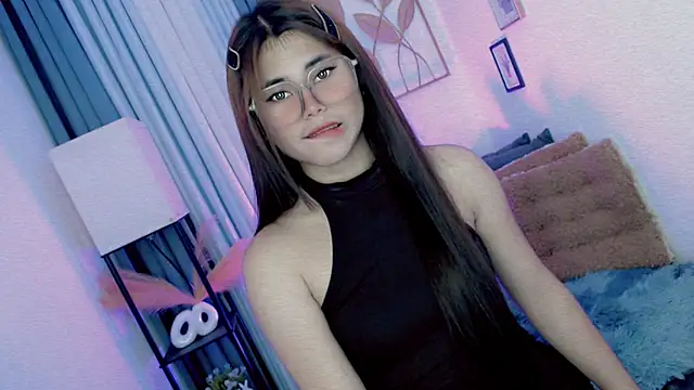 PrettyBlythes TS online show from April 23, 8:35 am