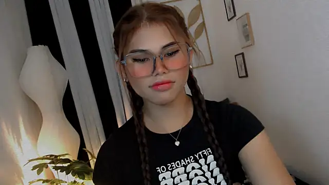 Snapshot of PrettyBlythes_TS chatting on June 23, 3:48 am PrettyBlythes TS online show from June 23, 3:48 am