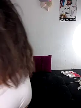 Snapshot of Britney_Rose chatting on October 17, 5:32 am Britney Rose online show from October 17, 5:32 am