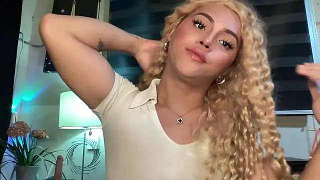 Snapshot of calimonroe chatting on October 11, 8:29 pm calimonroe online show from October 11, 8:29 pm