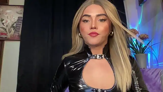 Snapshot of calimonroe chatting on October 22, 7:02 pm calimonroe online show from October 22, 7:02 pm