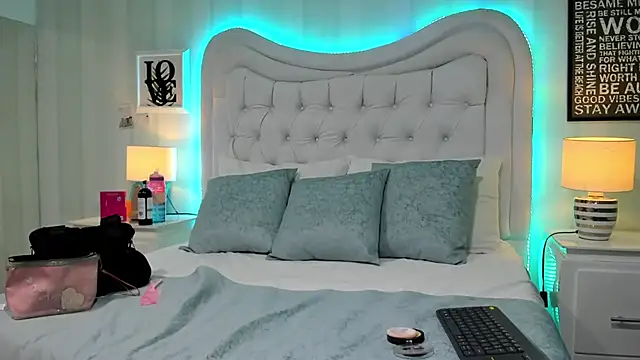 KiimBrooks online show from September 16, 11:00 am