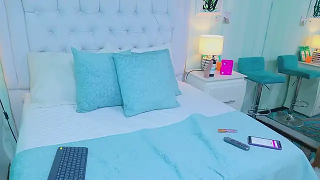 KiimBrooks online show from October 3, 11:07 am