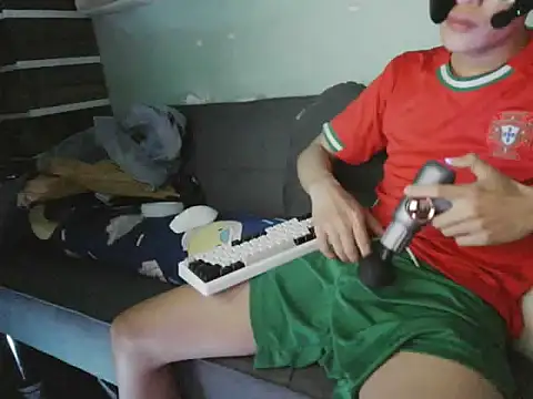 Snapshot of boyhigh1997 chatting on November 5, 6:08 pm boyhigh1997 online show from November 5, 6:08 pm