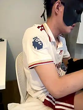 Snapshot of boyhigh1997 chatting on November 7, 7:08 am boyhigh1997 online show from November 7, 7:08 am