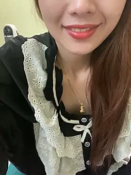 Snapshot of Ri210 chatting on November 11, 6:57 am Ri210 online show from November 11, 6:57 am