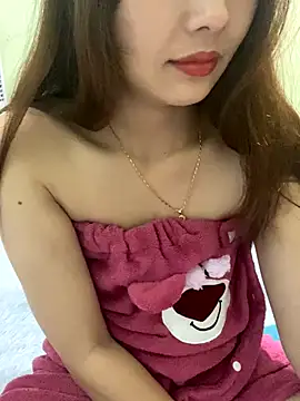 Snapshot of Ri210 chatting on November 18, 1:44 am Ri210 online show from November 18, 1:44 am